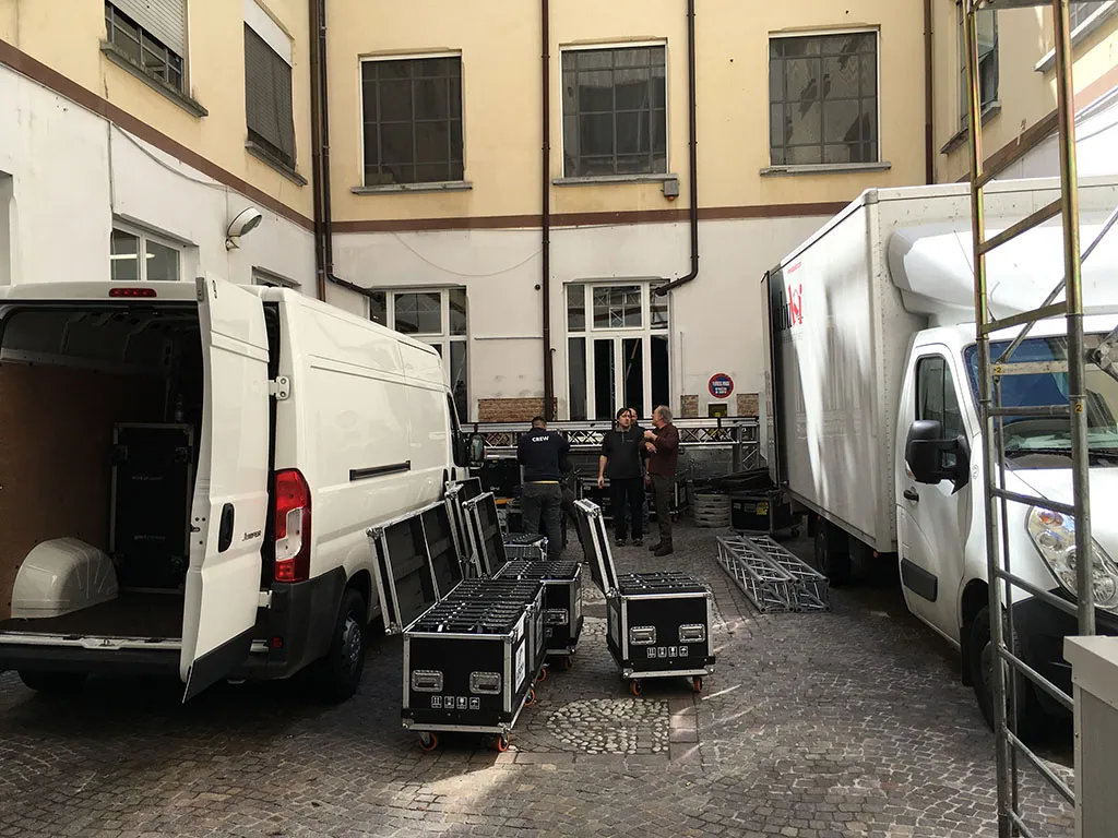Cortile con accesso carico/scarico